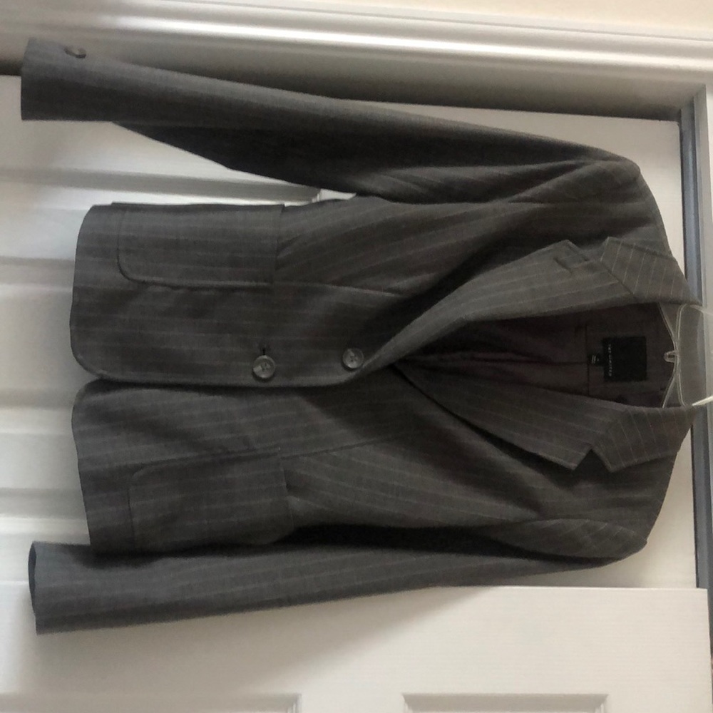 Limited suit jacket